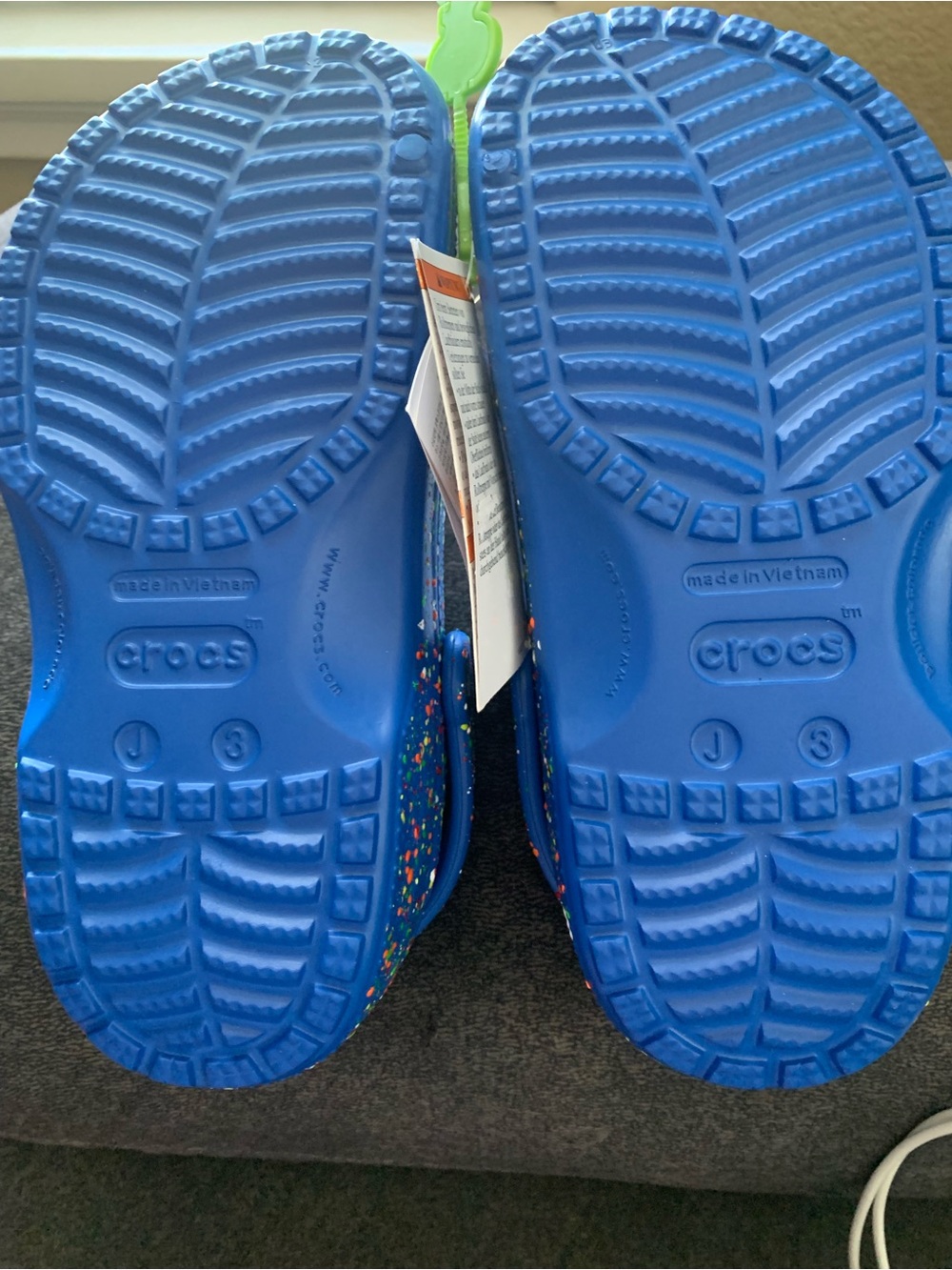 NWT Crocs CLASSIC Blue with PAINT
SPECKLE Kids Classic Clog - J3 - Picture 5 of 5
